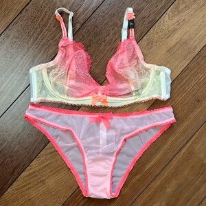 NWT Victoria's Secret Very Sexy Unlined Underwire Lace Bra Set